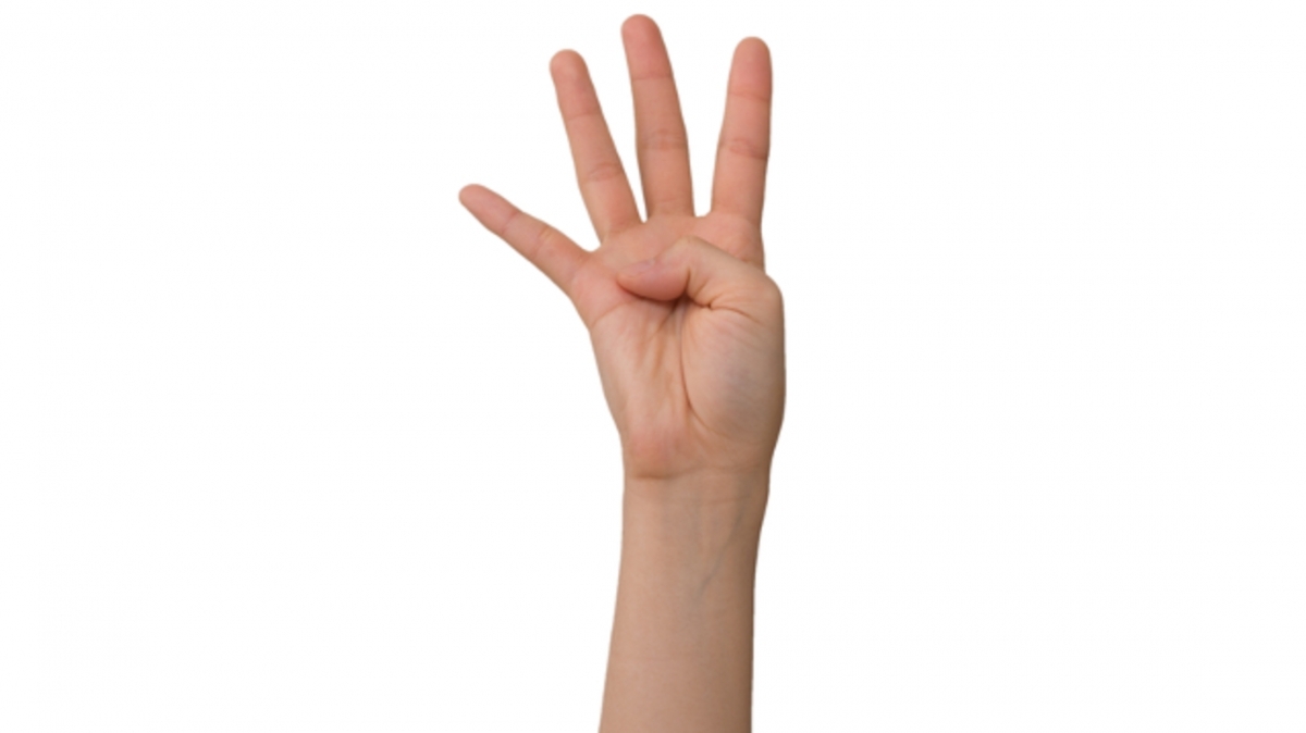 2 2 четыре пальца. Четыре пальца. Цифра 4 на пальцах. Показывает 4 пальца.