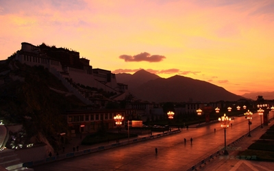 Дворец Потала в Лхасе, вечер, Тибет