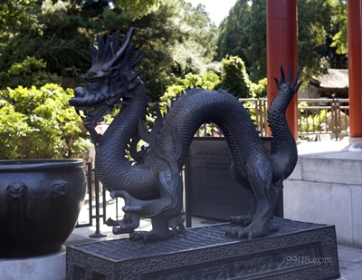 Скульптура дракона, парк Ихэюань