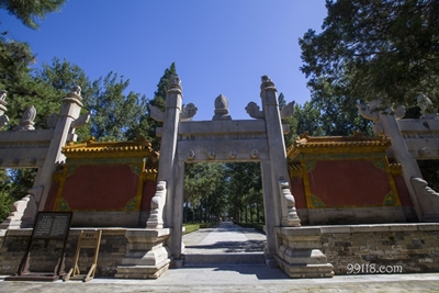 Ворота, Минские гробницы