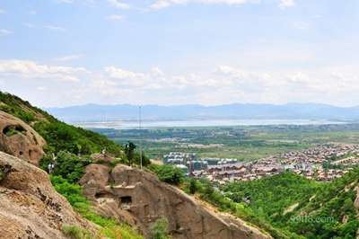 Вид на город со скалы Гуяцзюй